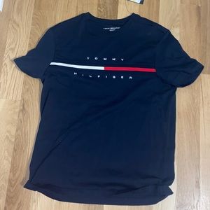 Medium Navy Tommy Hilfinger men’s tee shirt. Will negotiate